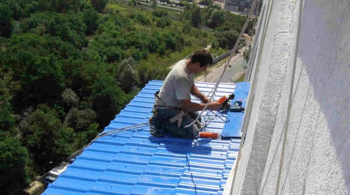 Επισκευή της στέγης του μπαλκονιού